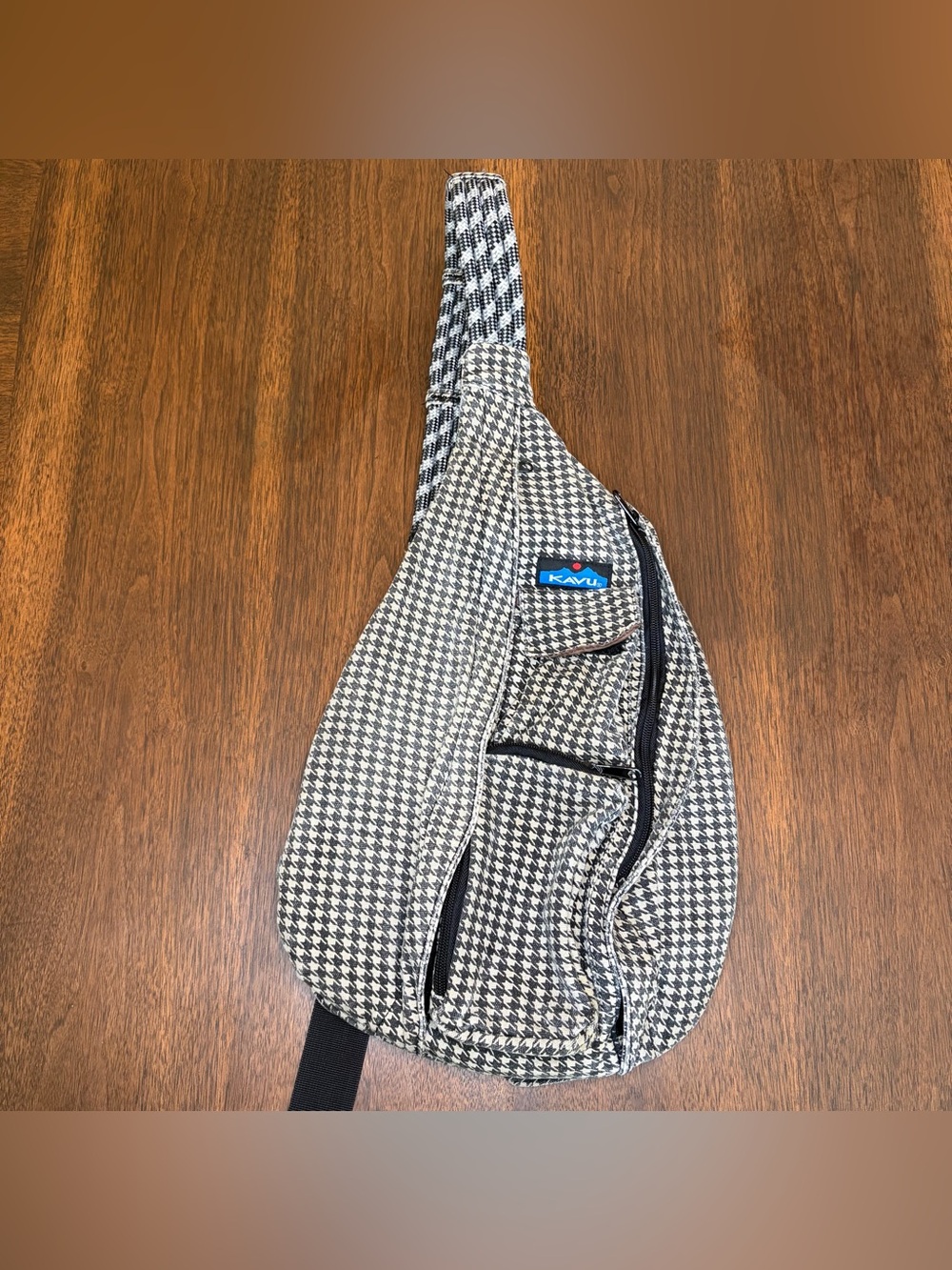 KAVU Rope Bag Sling Bk/Wh Houndstooth Print Crossbody Backpack Travel Sling-pack